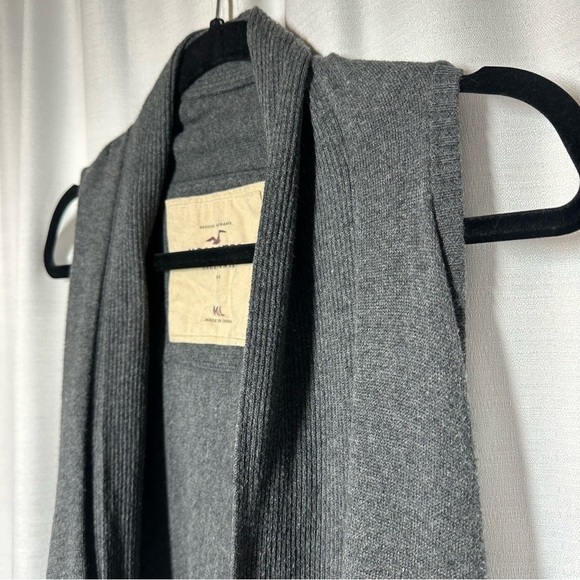 Hollister Cozy Baby Gray Sweater Shawl Vest Fringe M L Boho Pockets Rabbit Hair - Picture 2 of 9